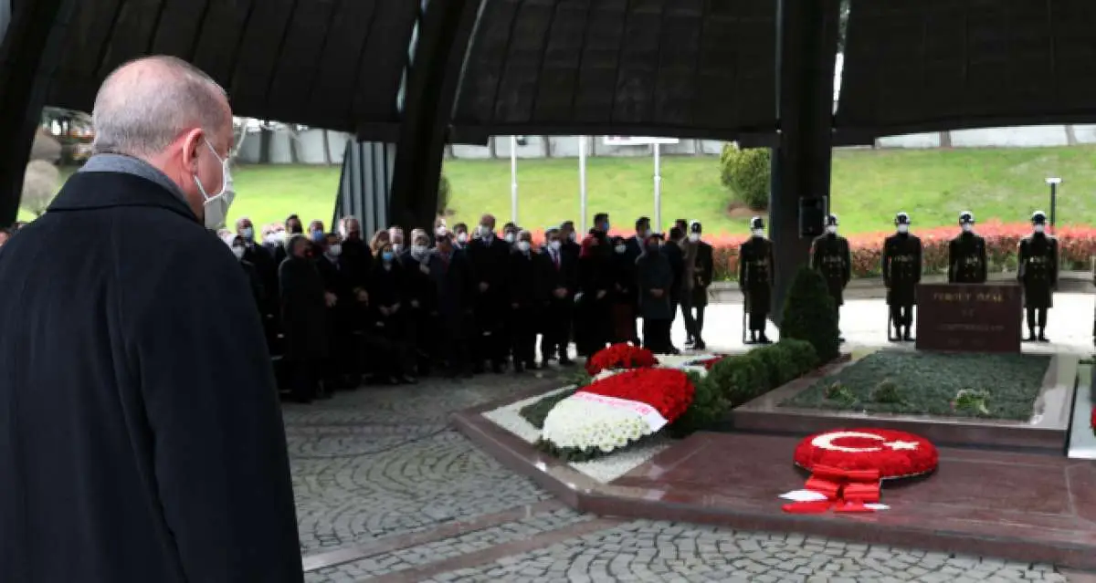 8. Cumhurbaşkanı Turgut Özal, vefatının yıl dönümünde kabri başında anılıyor