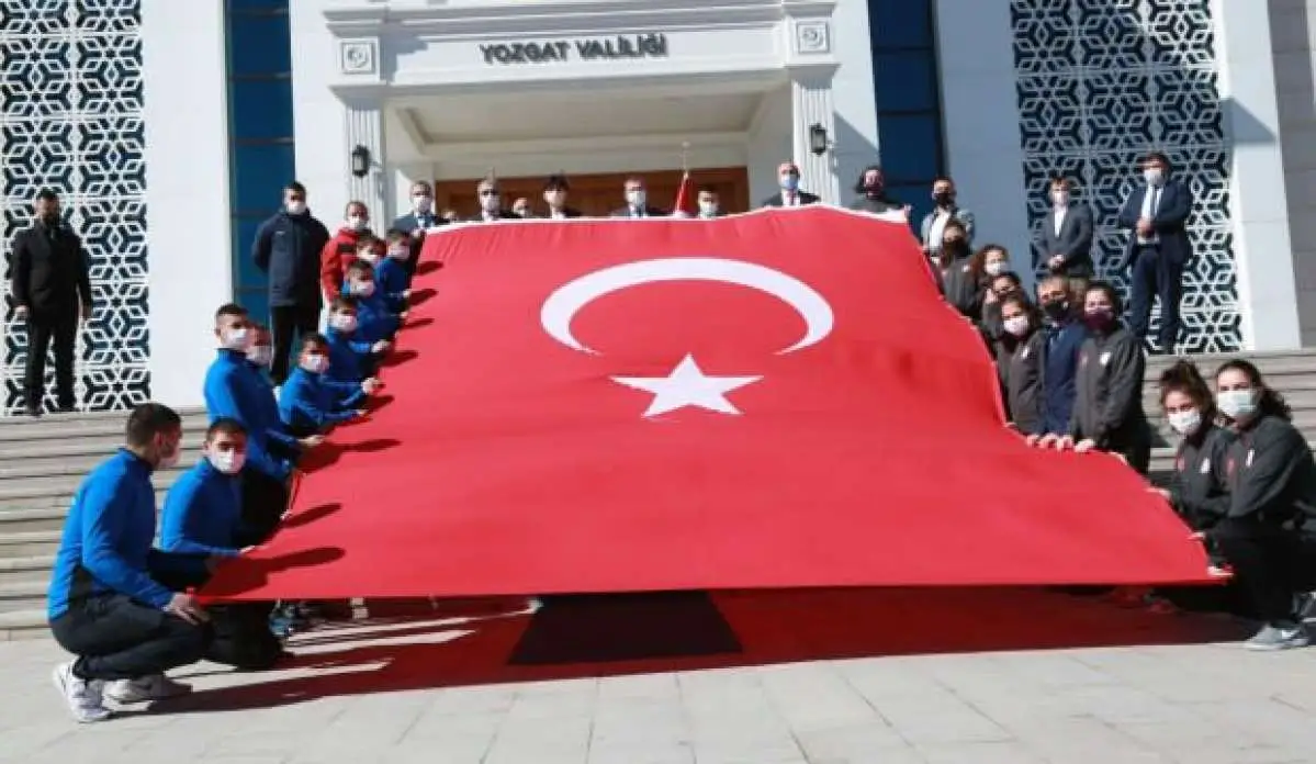 81 ilden Çanakkale'ye bayrak