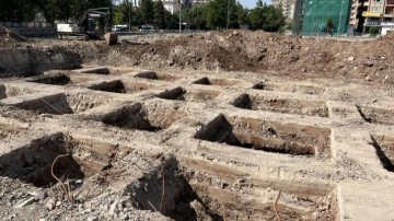 89 kişiye mezar olmuştu: Galeria Sitesi’nin zemin blokları gözüktü