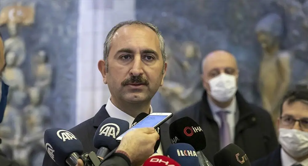 Adalet Bakanı Gül, "Bir suç iddiasını ve işin aslını araştıracak olan savcılarımızdır.