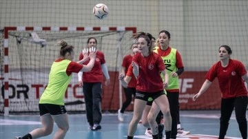 A Milli Kadın Hentbol Takımı, 2023 D&uuml;nya Şampiyonası yolunda Sırbistan engelini aşmak istiyor