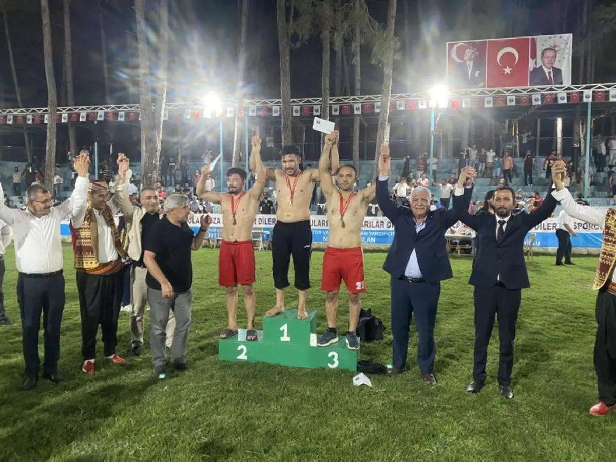 Aba Güreşi Türkiye Şampiyonasının başpehlivanı Barış Güngör...