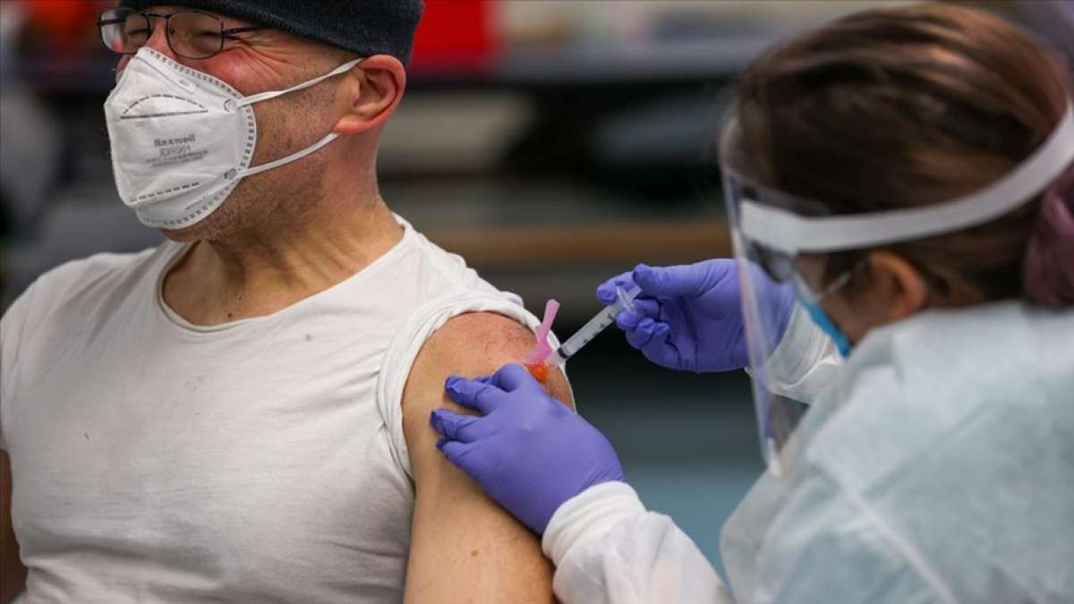 ABD'de eyaletler Kovid-19 aşı dozlarının boşa gitmemesi için uygulamaları genişletmeye başladı