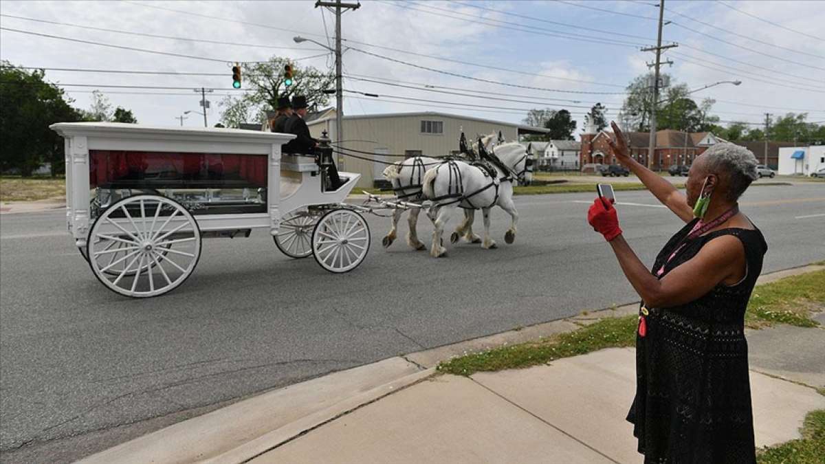 ABD'de polis tarafından öldürülen siyahi Andrew Brown için cenaze töreni yapıldı