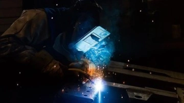 ABD'de sanayi &uuml;retimi 15 ayın en b&uuml;y&uuml;k d&uuml;ş&uuml;ş&uuml;n&uuml; kaydetti