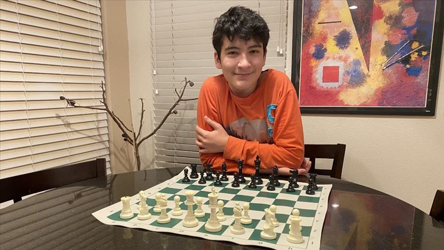 ABD’de yaşayan 12 yaşındaki Türk çocuk, satrançta dünya genelinde ilk 100’e girdi