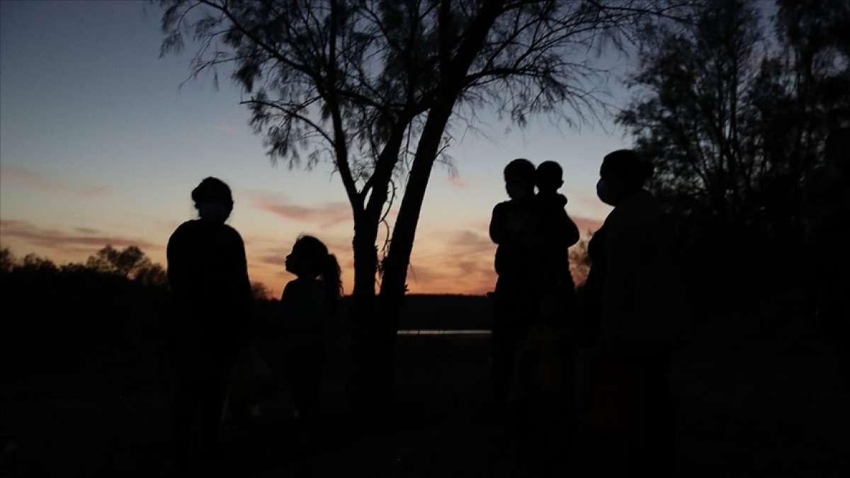 ABD'den sınır dışı edilen düzensiz göçmenler Meksika'da sınırdaki tehlikeli bölgelerde top