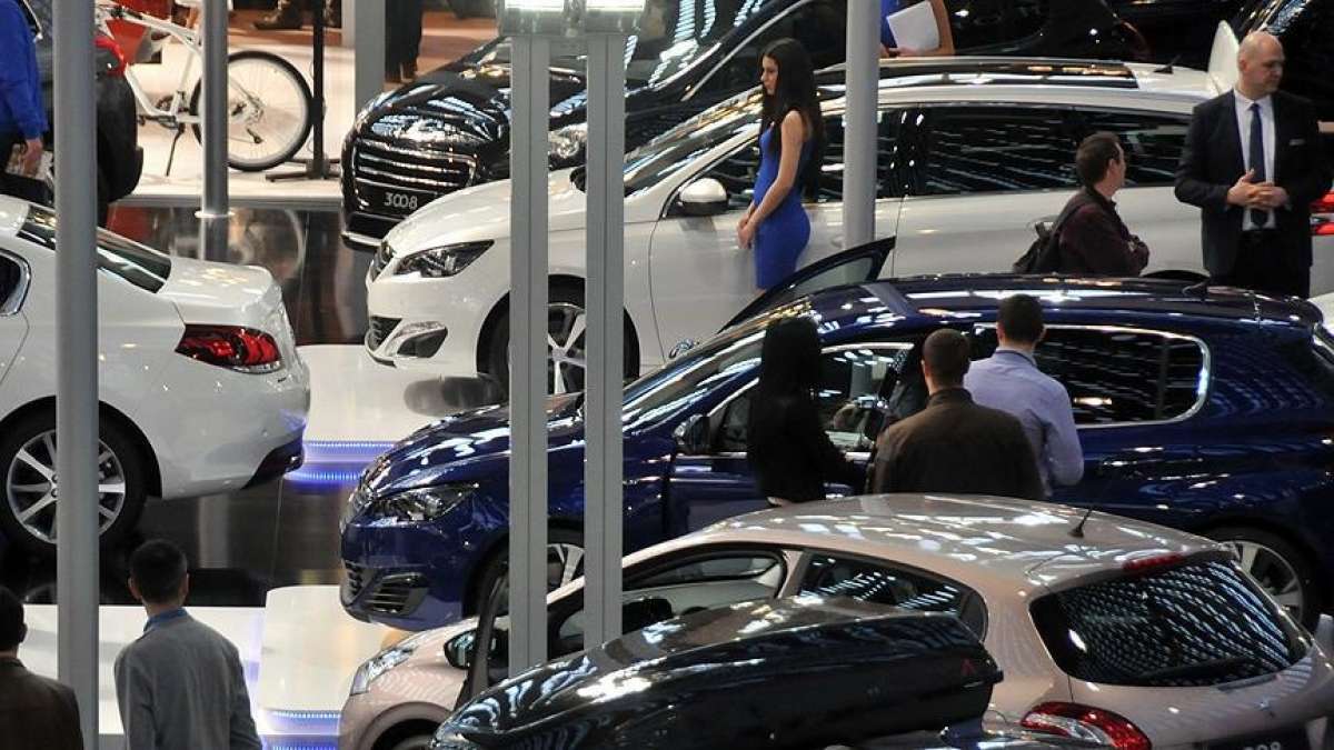 AB'de otomobil satışları şubatta yüzde 19,3 düşüşle 771 bin 486'ya geriledi