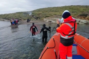 Adada mahsur kalan 28 düzensiz göçmen Sahil Güvenlik tarafından kurtarıldı