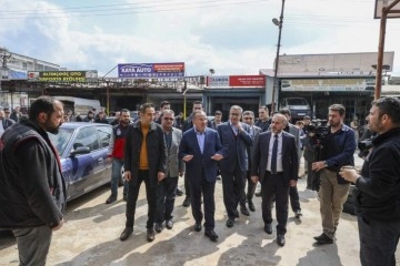 Adalet Bakanı Bozdağ, Diyarbakır'da selden etkilenen esnafla bir araya geldi