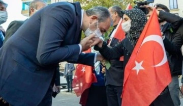 Adalet Bakanı Gül, Diyarbakır annelerini ziyaret etti