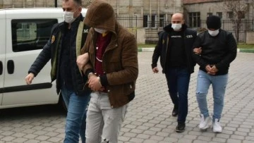 Adana'da kaçakçılık operasyonunda 4 zanlı yakalandı