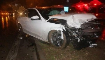 Adana'da 4 aracın karıştığı trafik kazasında 3 kişi yaralandı
