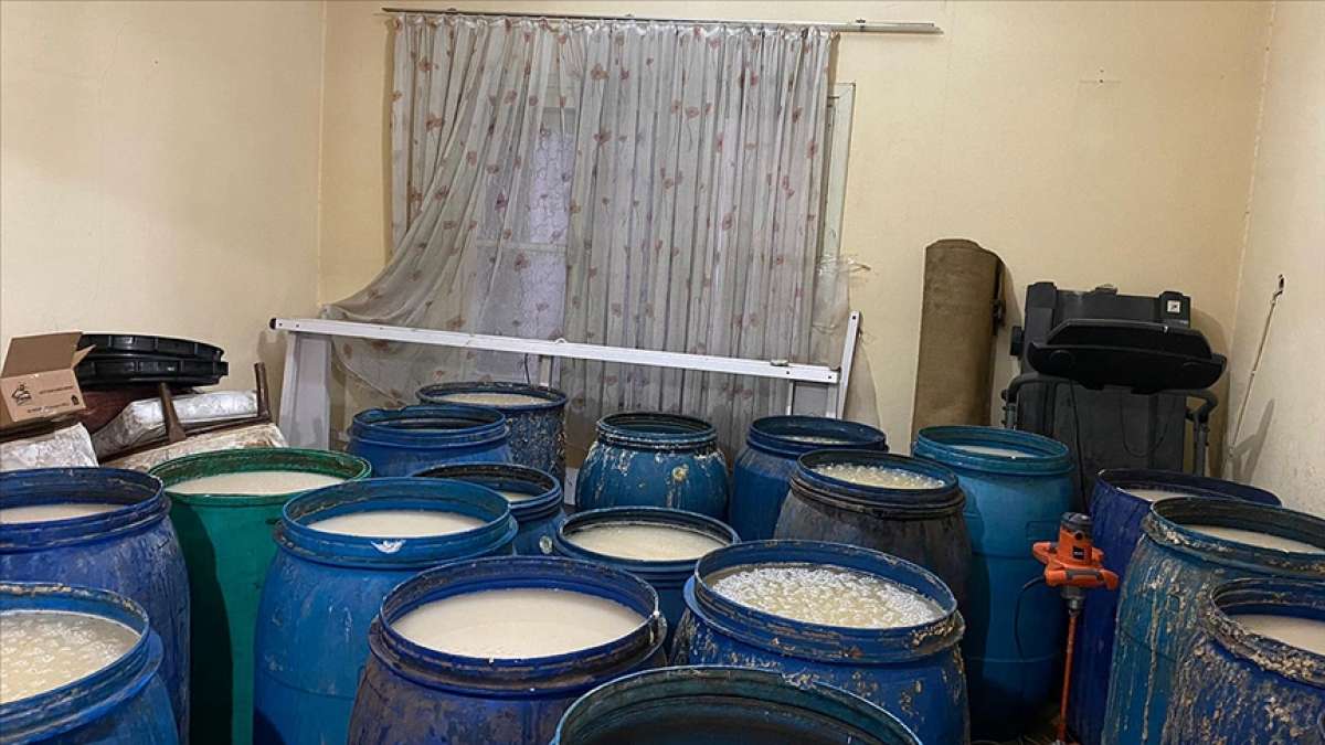 Adana'da 8 bin 200 litre ve 135 şişe sahte içki ele geçirildi: 3 gözaltı