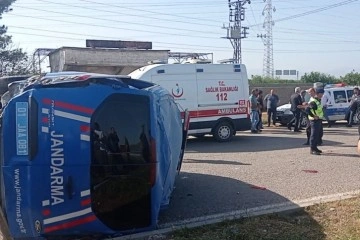 Adana'da askeri araç kaza yaptı: 5 yaralı