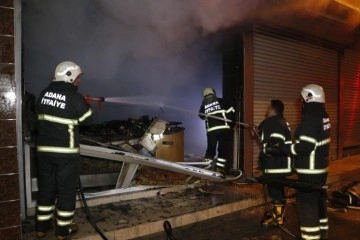 Adana’da pastane yangında kül oldu