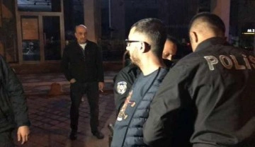 Adana'da polise ve ekip aracına çarpıp kaçan şüpheli kovalamacayla yakalandı