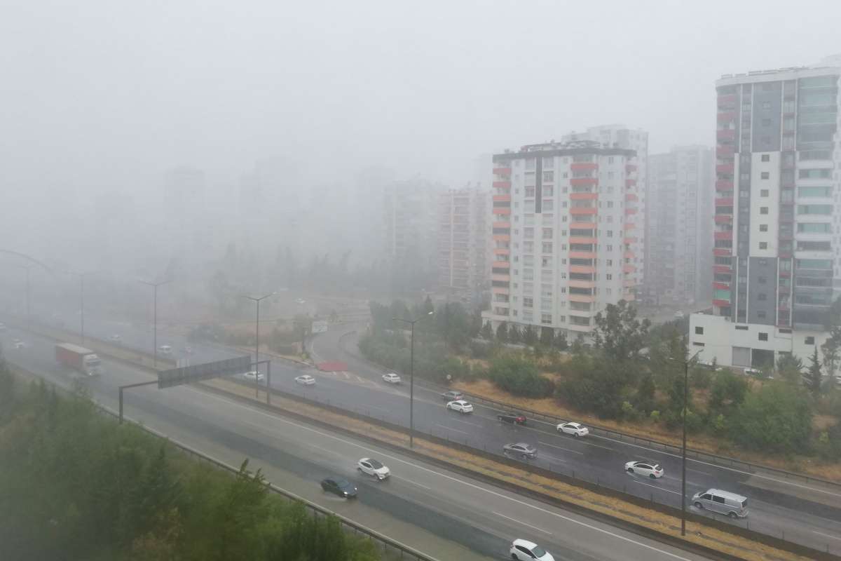Adana'da şiddetli yağmur hayatı olumsuz etkiledi