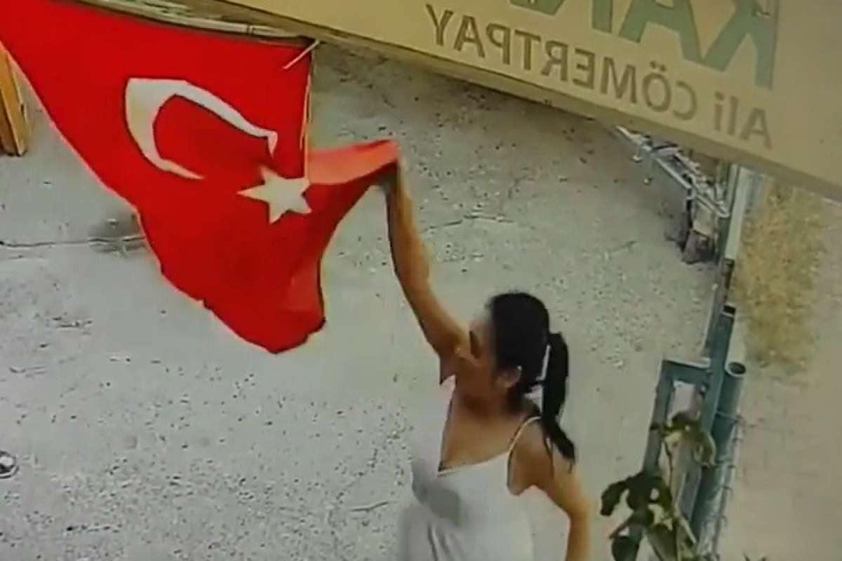 Adana'da Türk bayrağına çirkin saldırı! O kadın tutuklandı