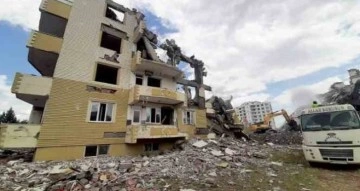 Adıyaman’da ağır hasarlı binaların yüzde 15’i yıkılarak enkazı kaldırıldı