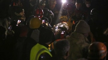 Adıyaman'da enkaz altında kalan kadın 136 saat sonra kurtarıldı