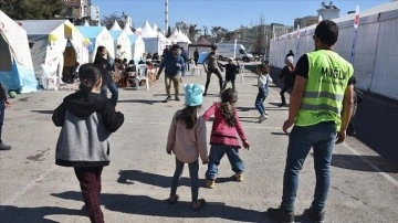 Adıyaman'da hayırseverlerin kurduğu çadır kentte 900 depremzede barınıyor