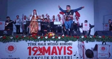 Adliye personelinden Türk halk müziği konseri