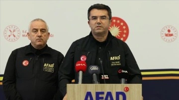 AFAD Başkanı Memiş: Libya'ya 3 kargo uçağını 4'er saat arayla planladık
