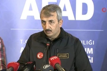 AFAD Başkanı Sezer: 'Bin 14 can kaybımız var, 2 bin 824 yıkılan bina ihbarı alındı'