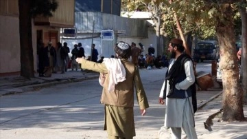 Afganistan'da bir caminin önünde meydana gelen patlamada 1 kişi öldü