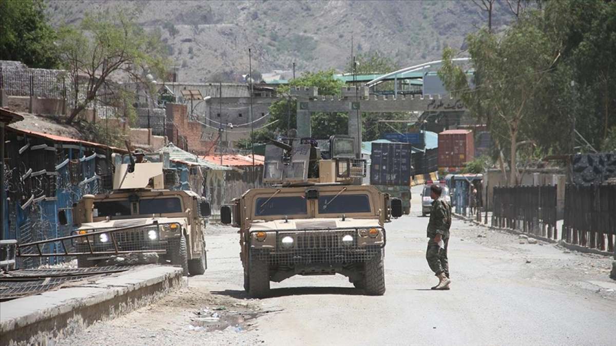 Afganistan'ın kuzeydoğusunda bir vilayet merkezi daha Taliban kontrolüne geçti