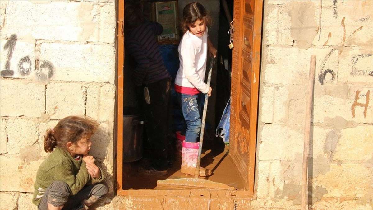 Afrin'de çadır kampı su bastı çok sayıda sığınmacı mağdur oldu