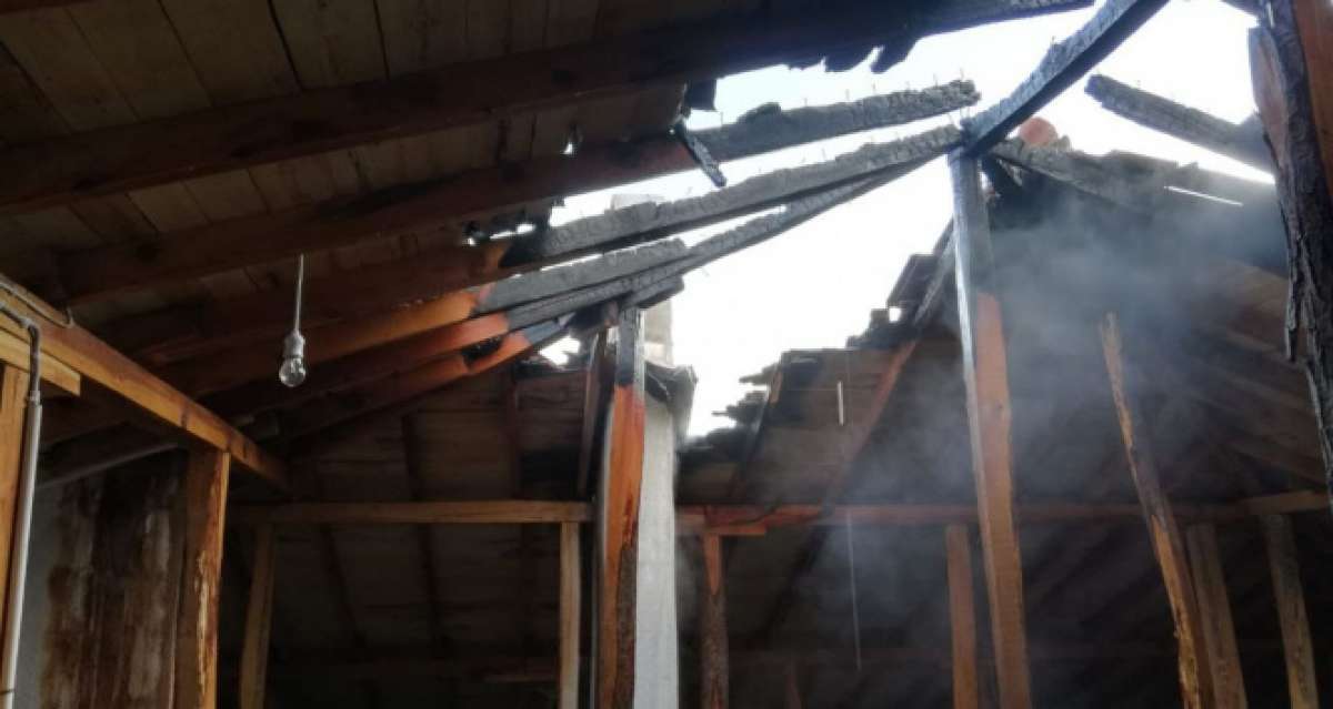 Afyonkarahisar'da çatı yangını korkuttu