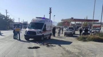 Afyonkarahisar'da feci kaza: Kamyonetle çarpışan bisikletli öldü!