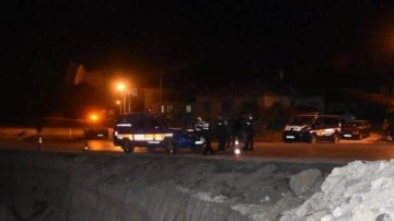 Afyonkarahisar'da otomobilin inşaat alanına düşmesi sonucu 4 kişi öldü