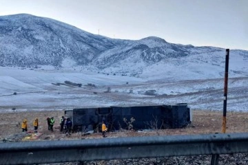 Afyonkarahisar'da yolcu otobüsü devrildi: Çok sayıda ölü ve yaralı var