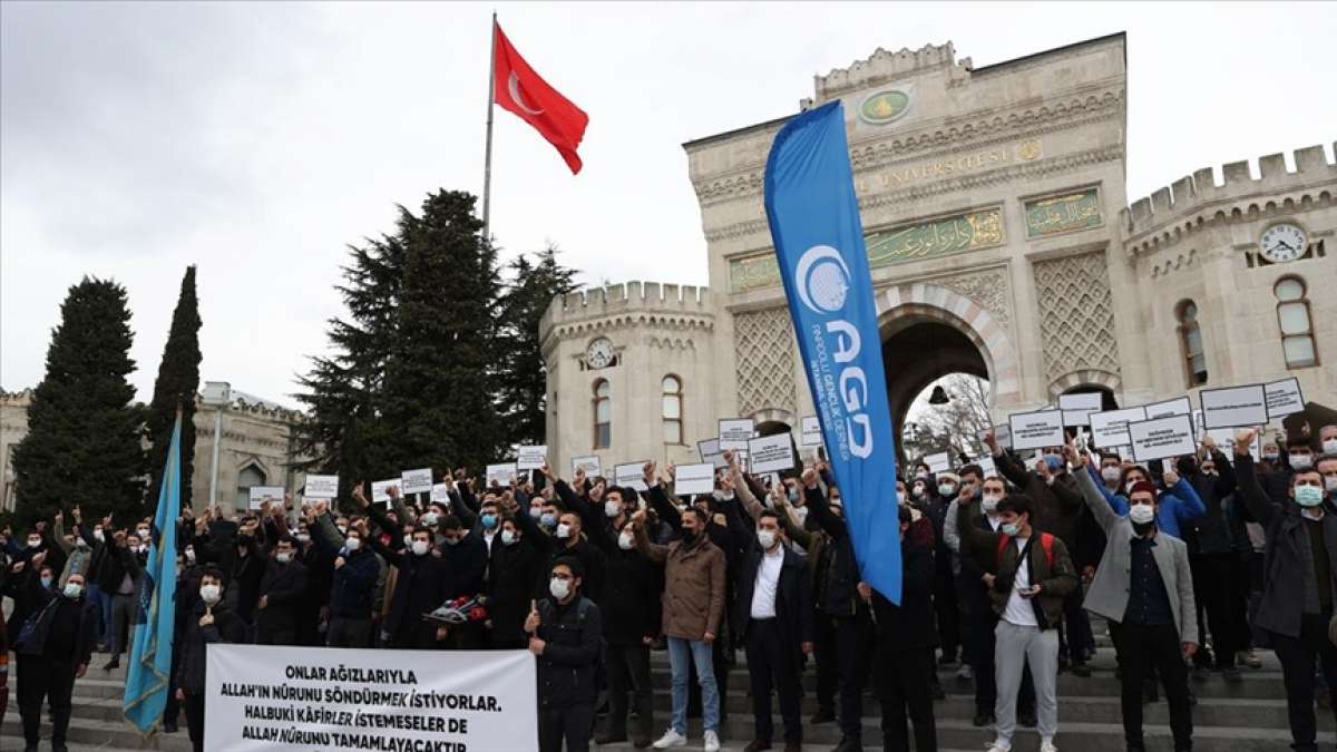 AGD Boğaziçi Üniversitesi önünde Kabe fotoğrafının yere serilmesini protesto etti