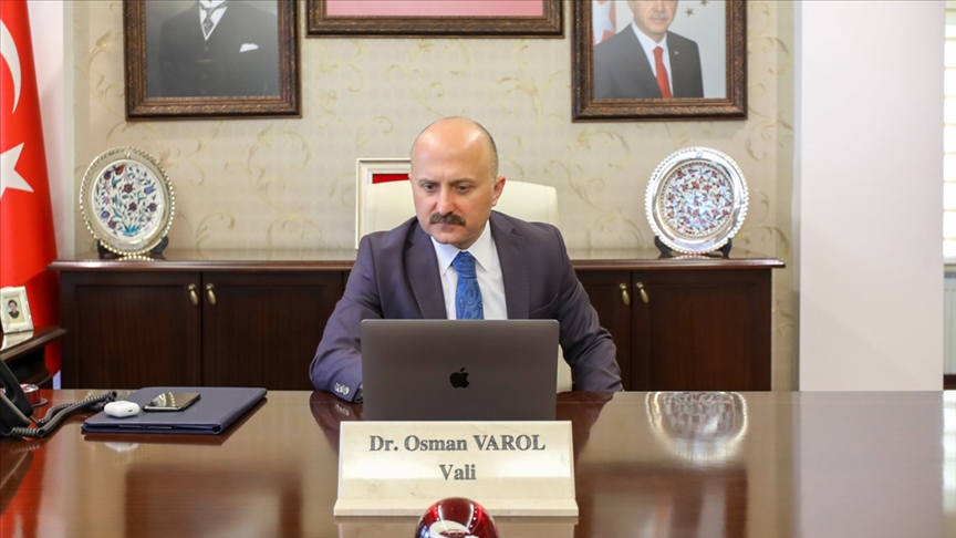 Ağrı Valisi Osman Varol 'Statlarda koronavirüs önlemleri'ni seçti