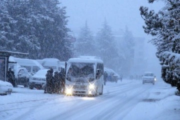 Ahlat’ta yoğun kar yağışı, tüm köy yolları ulaşıma kapandı