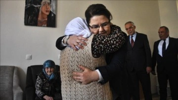 Aile ve Sosyal Hizmetler Bakanı Derya Yanık, Konya'daki depremzedeleri ziyaret etti
