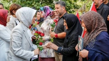 Aile ve Sosyal Hizmetler Bakanı Göktaş, Diyarbakır annelerini ziyaret etti