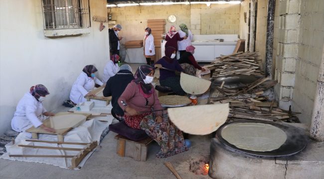  Ailesinin geçimini sağlamak için köy ekmeği yapan ev kadını, kadınların umudu oldu 