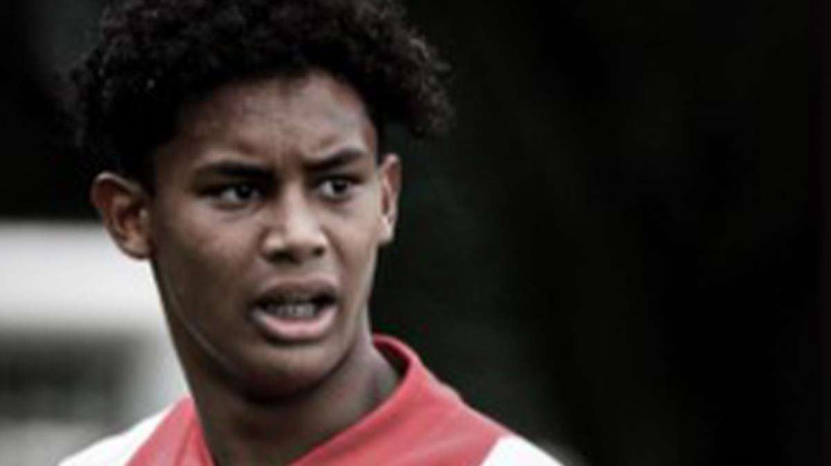 Ajax'ın futbolcusu Noah Gesser ve ağabeyi feci trafik kazasında hayatını kaybetti