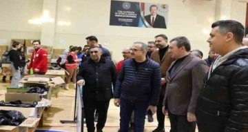 AK Parti İzmir İl Başkanı Sürekli: "147 tır bölgeye gönderildi”