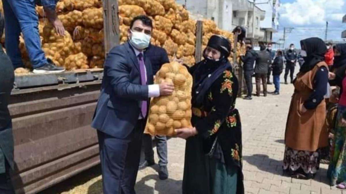 AK Partili Şamil Tayyar'dan patates dağıtımını şova çeviren kaymakama sert tepki: Hadsiz