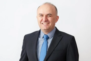 Akk&ouml;k Holding&rsquo;de &uuml;st d&uuml;zey iki atama