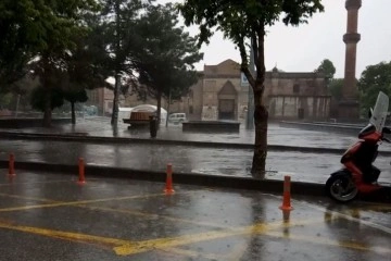 Aksaray'da yağmur etkili oluyor