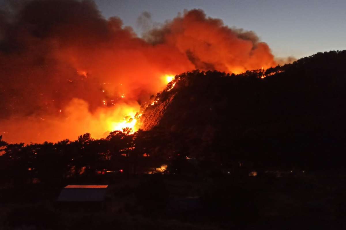 Akseki'de orman yangını devam ediyor