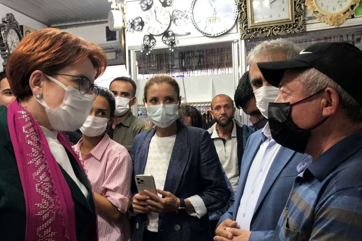 Akşener'in Bayburt ziyaretinde vatandaşlarla partililer arasında arbede
