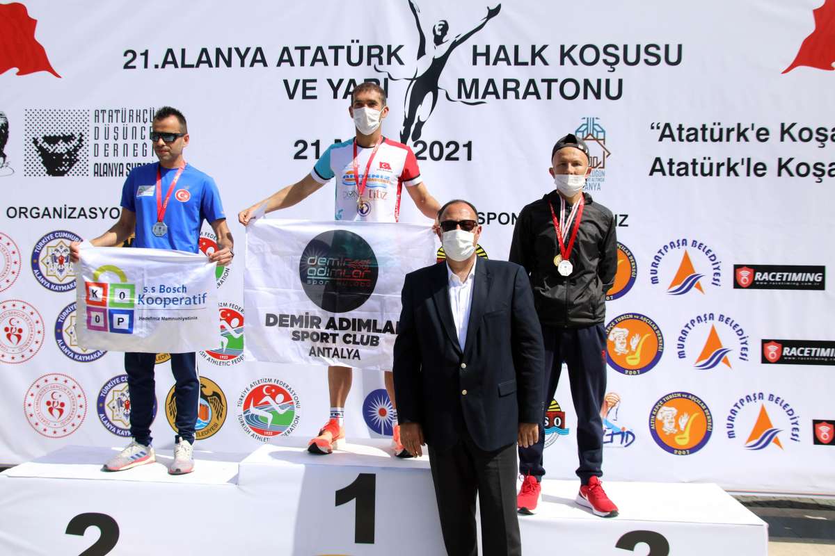Alanyada 21. Atatürk Halk Koşusu ve Yarı Maratonu yapıldı